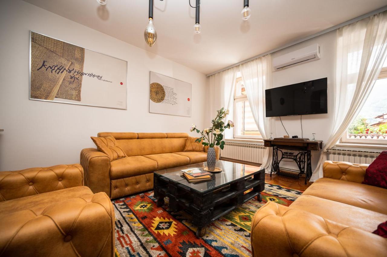 Authentic Design 2bdr Apartment in old town *