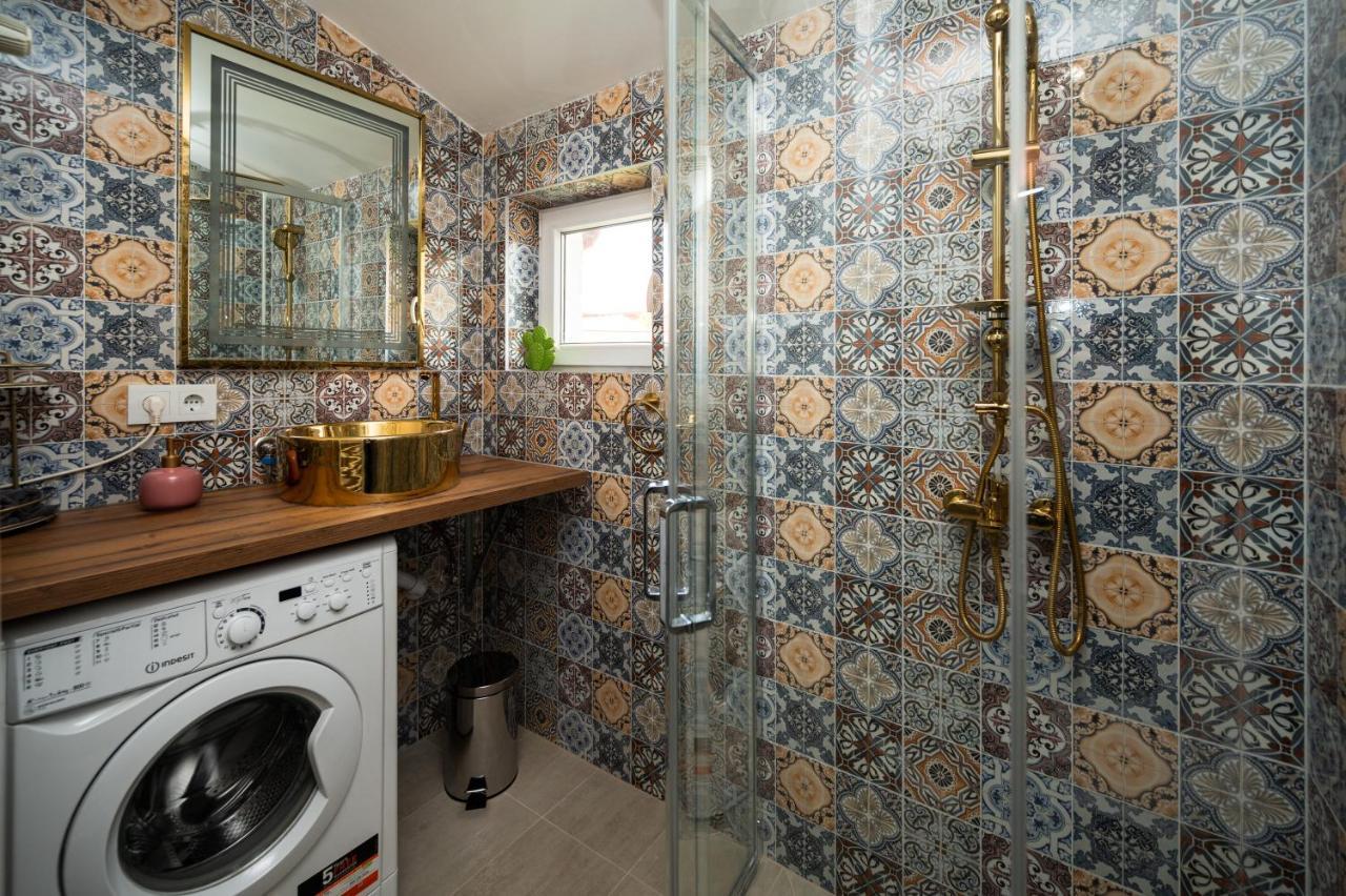 Apartment Authentic Design 2bdr Apartment in old town *